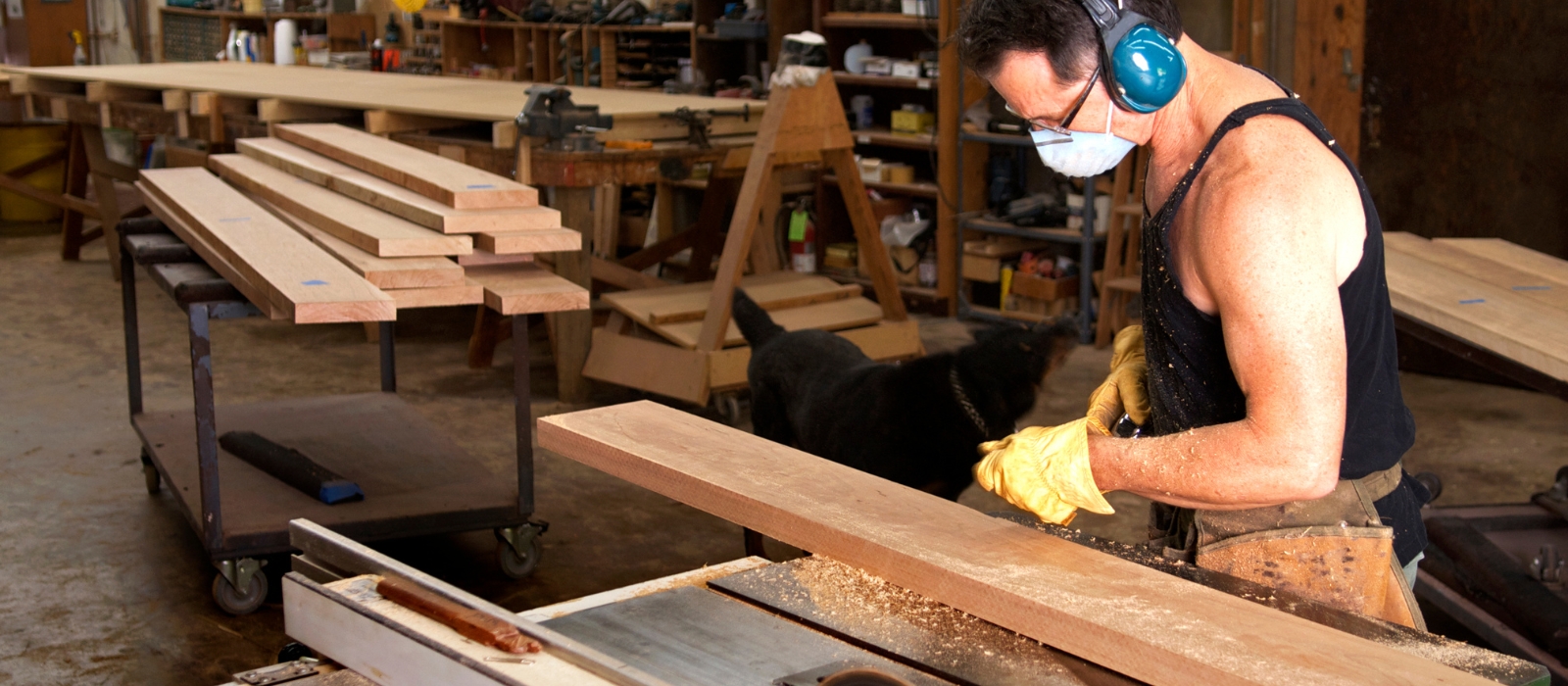 Nowoczesne materiały w meblarstwie – co wybrać do mebli na wymiar?